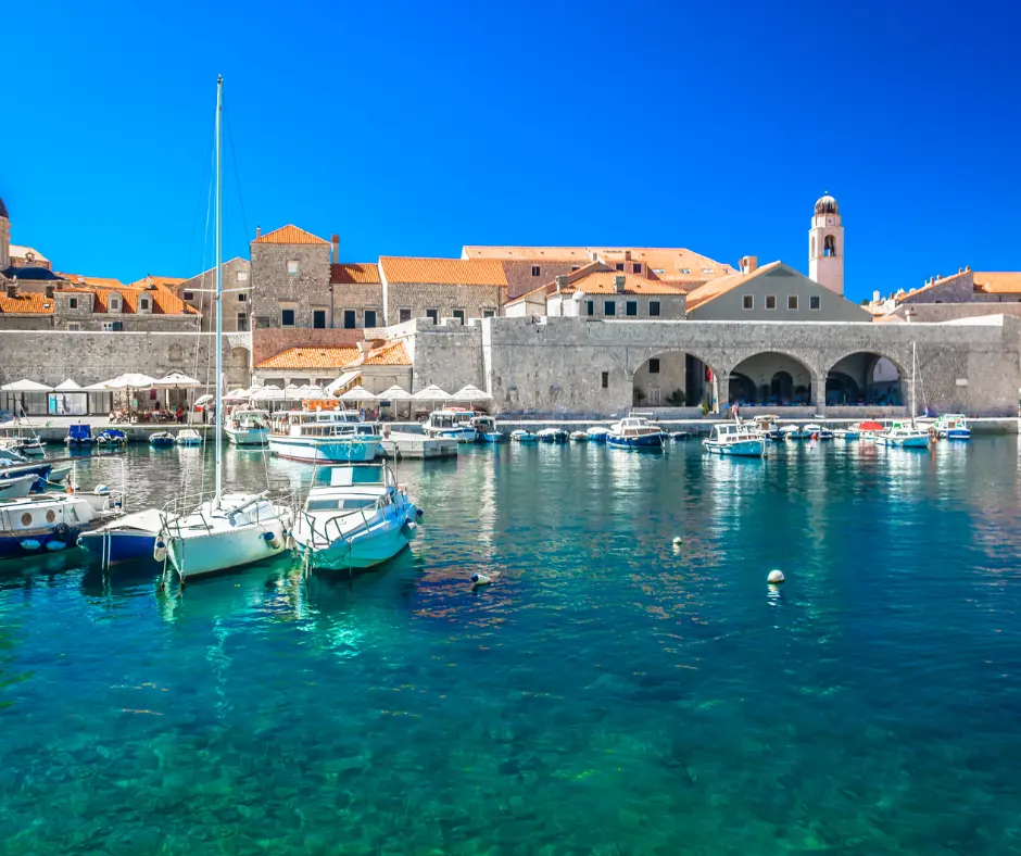 Dubrovnik kao odlična destinacija za najam katamarana u hrvatskoj